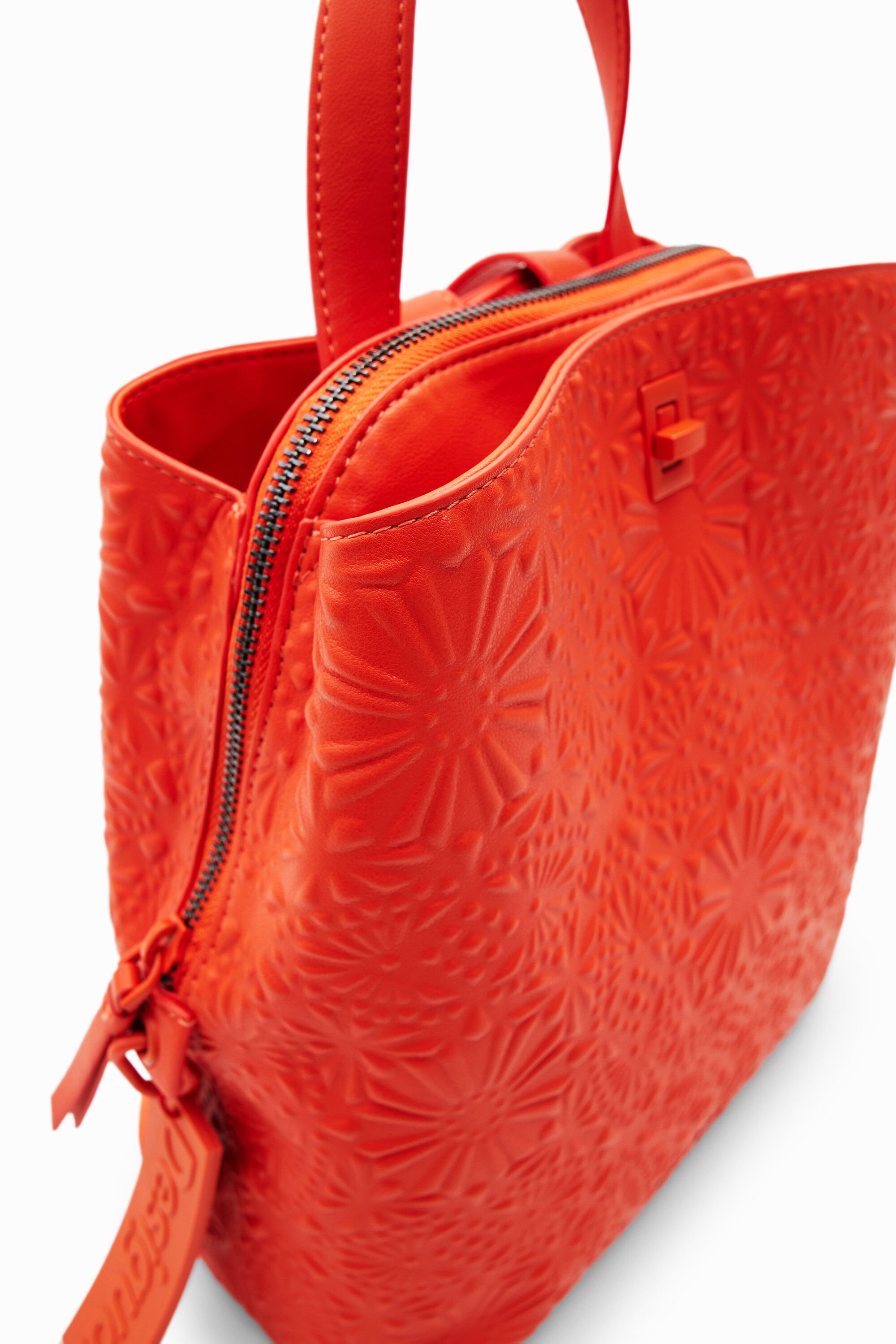 Petit sac à dos relief géométrique