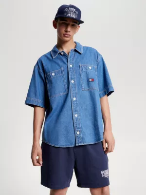 Camisa jeans de manga curta com logo nas costas