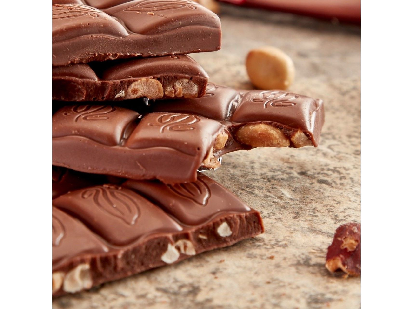 TABLETE NESTLÉ MOMENTS CHOC DE LEITE C/AMENDOIM 90 G