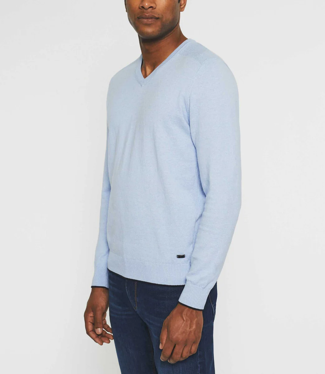 Pull col V en coton-cachemire bleu ciel BRENT