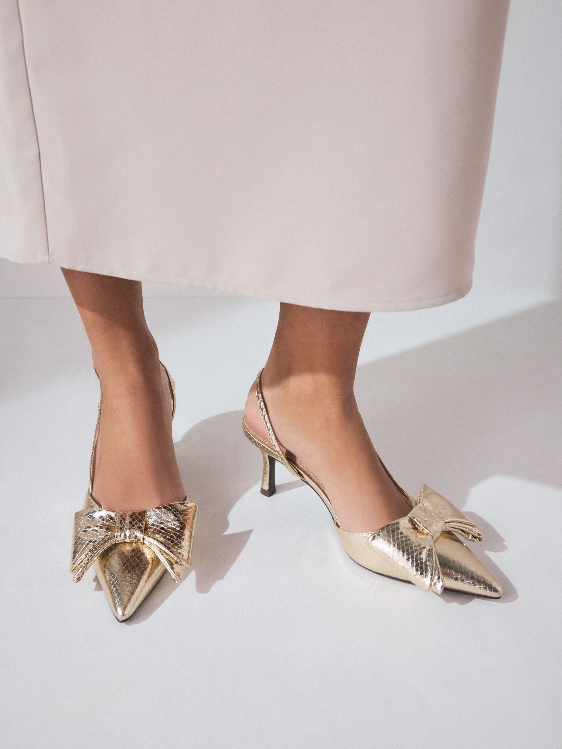 Goud - Forever Comfort® schoenen met strik, hielbandje en spitse neus