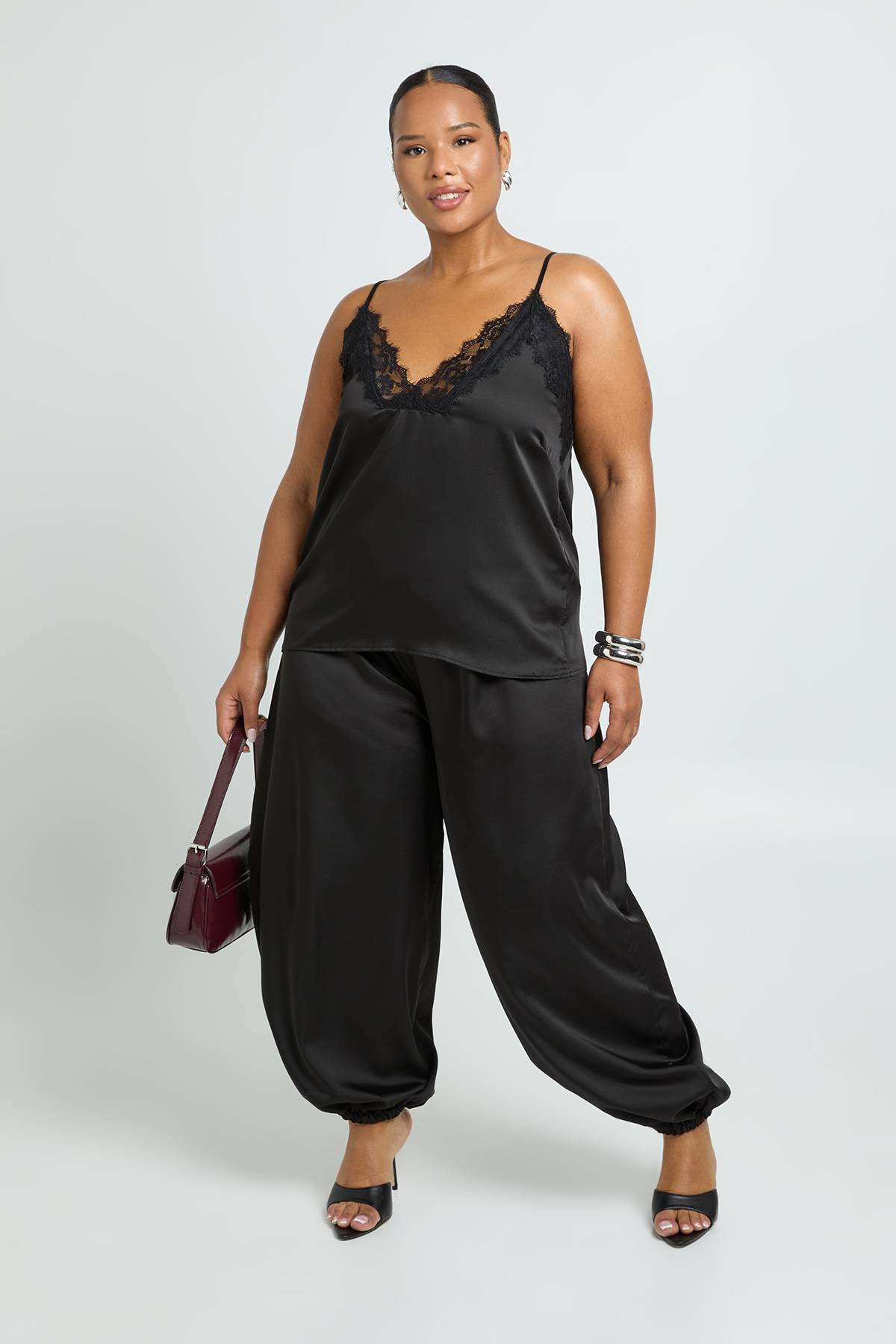 boohoo Plus haut de camisole à bordure en dentelle