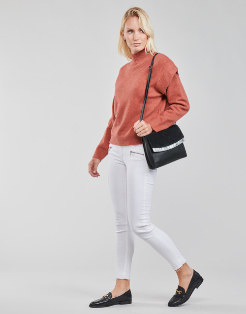 Betty London - PARIVA - Rose