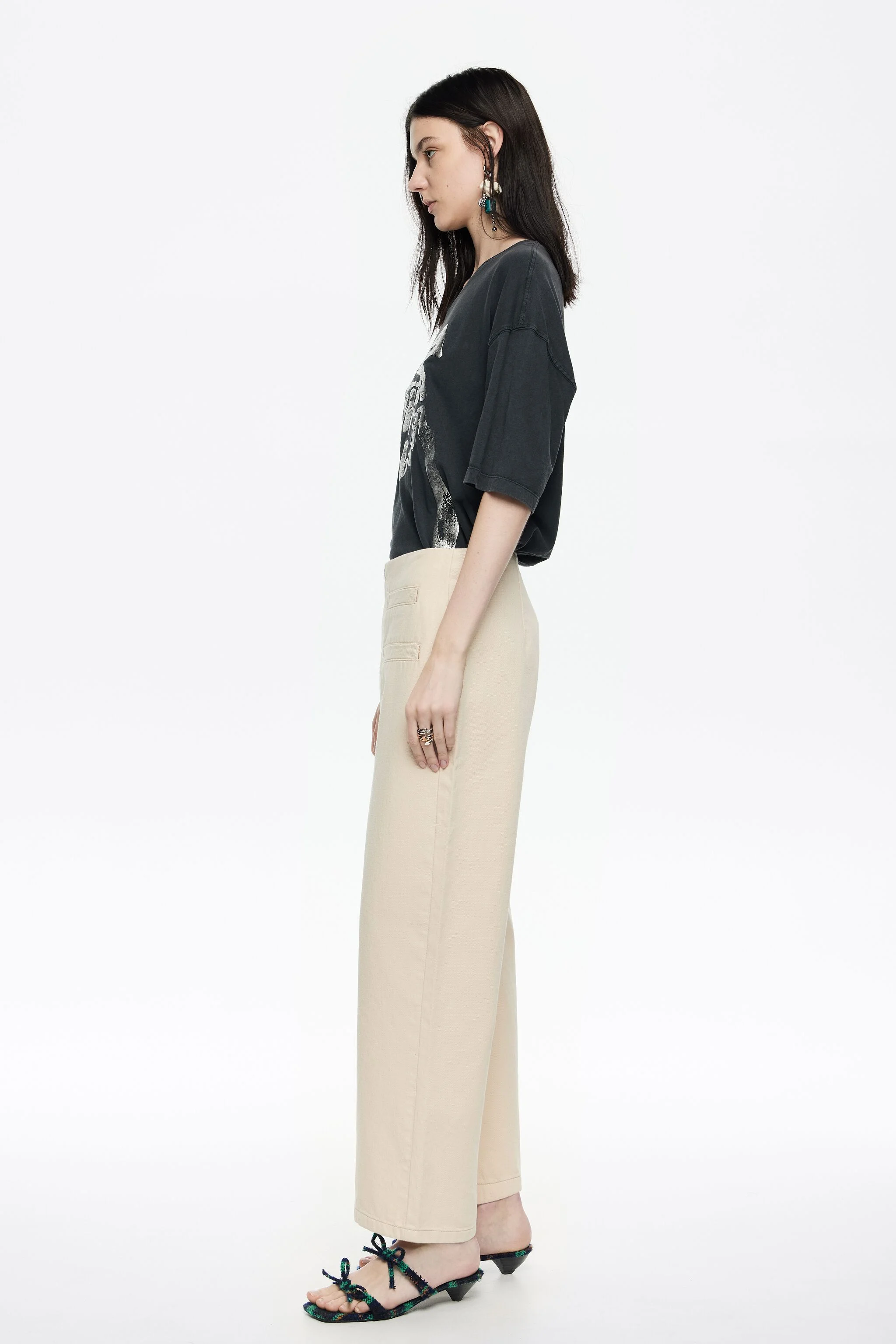 Calça jeans reta cropped - Jeans marfim na altura do tornozelo