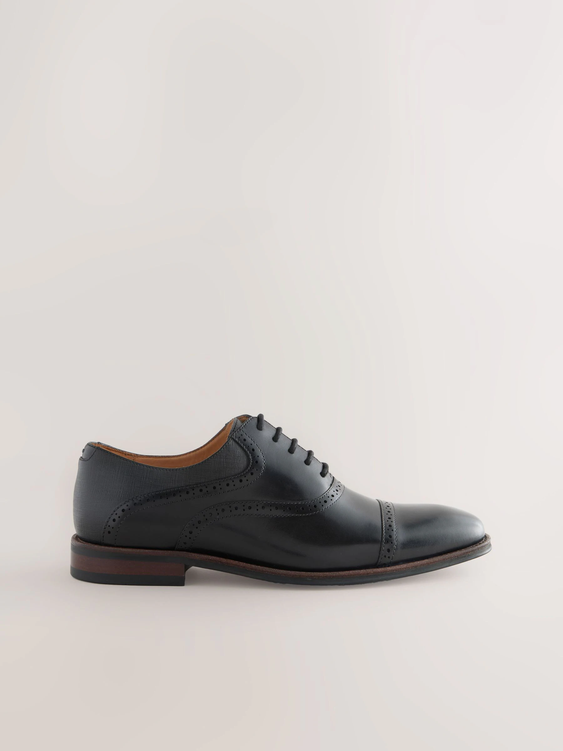 Zwart - Oxford-schoenen met neusstuk