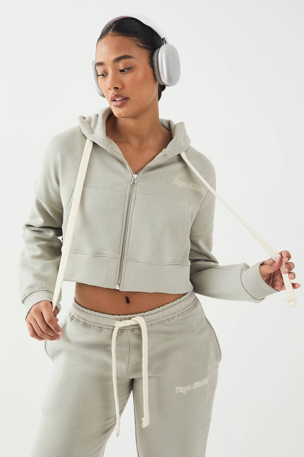 Sweat à Casynthétiqueche Court Boxy DSGN Studio avec Cordon Contrastant