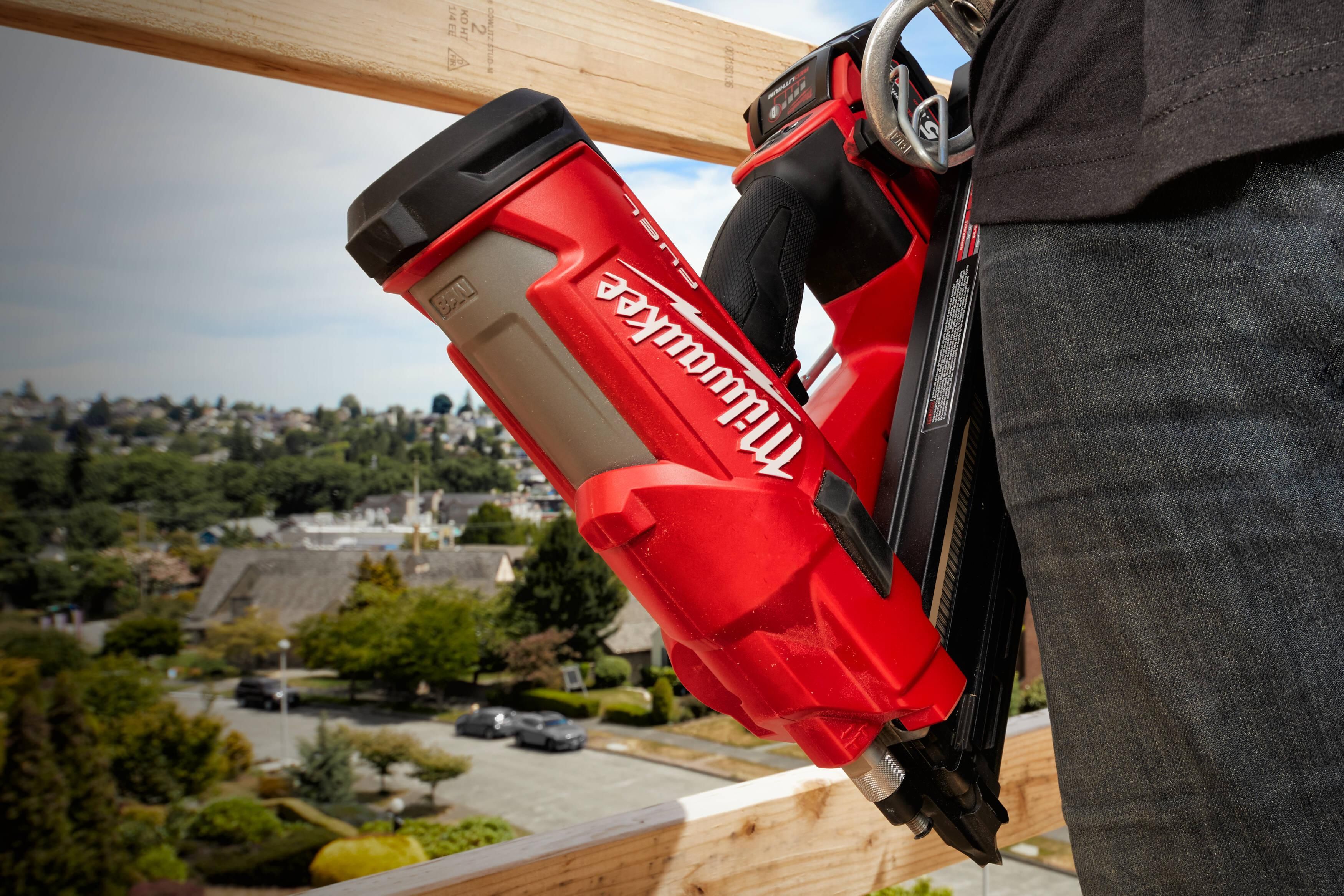 Milwaukee M18 FUEL™ FFNS-502C Accu Constructie Tacker enkelschot 18V 5.0Ah in koffer - 4933478302