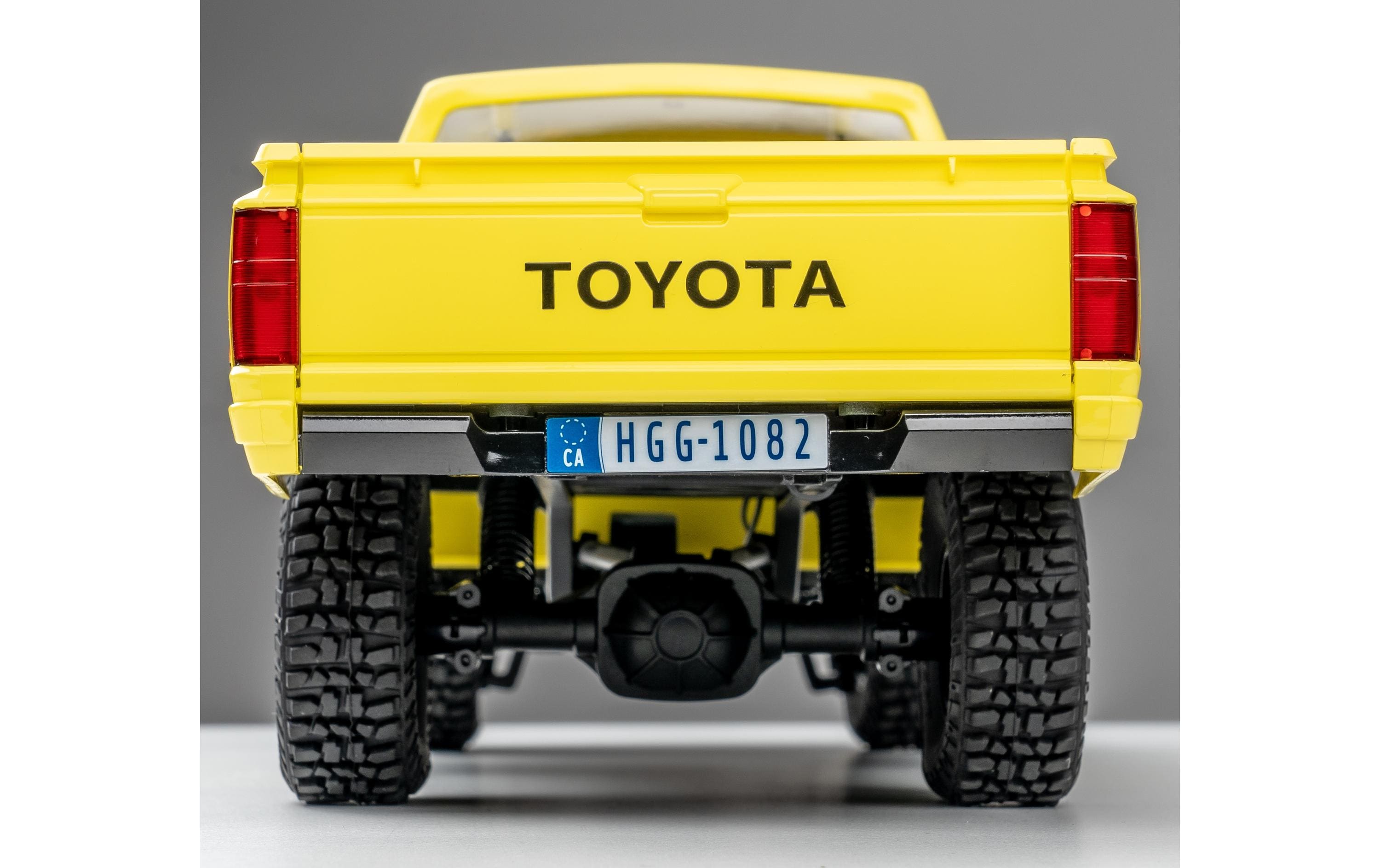 Scale Crawler Toyota Hilux 1983, 4WD RTR, 1:18<br>Detailgetreuer RC Pickup im Massstab 1:18