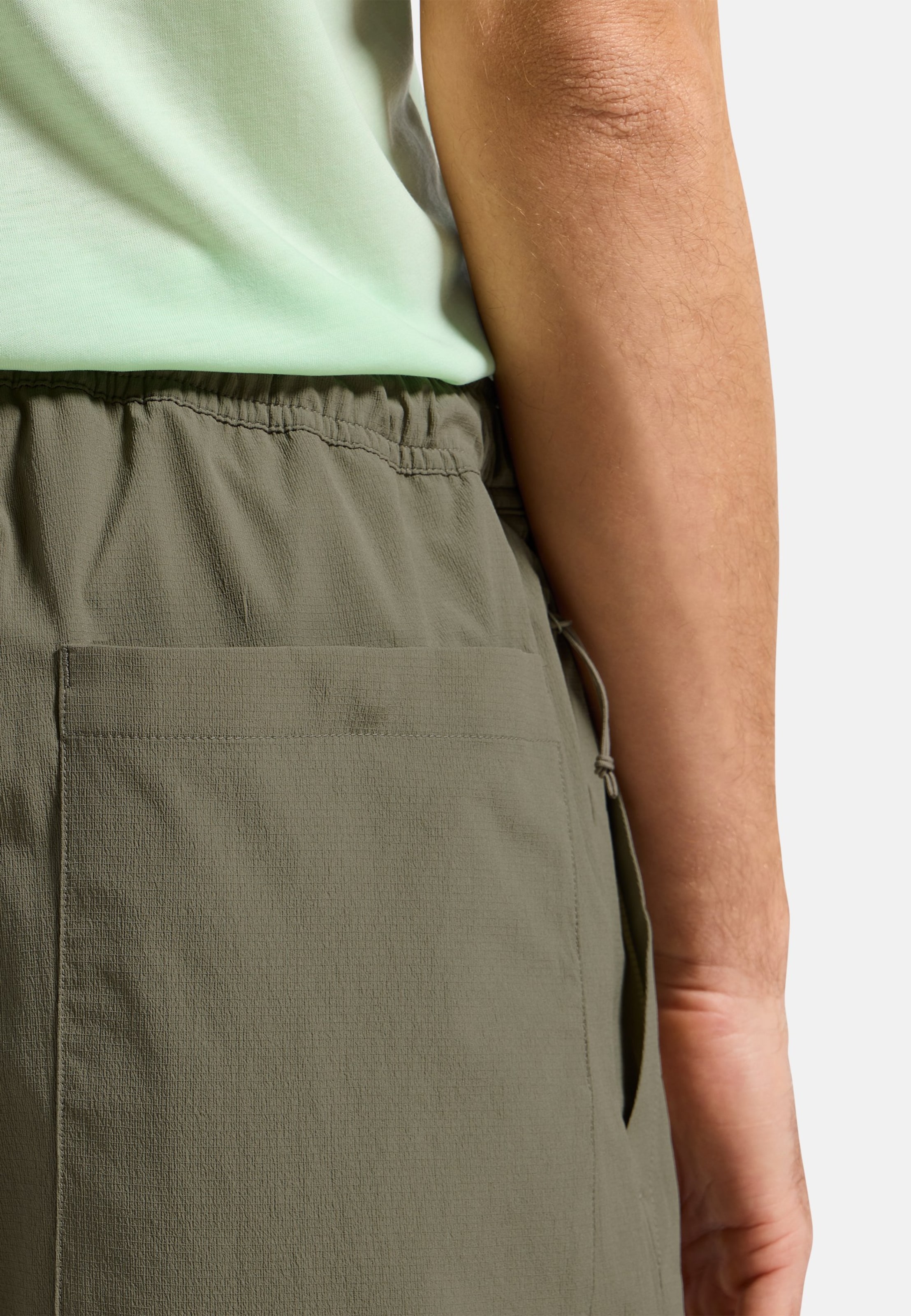 Ultraleichte Ascent 7/8-Ripstop-Hose mit schmal zulaufendem Bein in vetiver