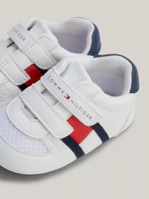 Sapatos com fecho de velcro