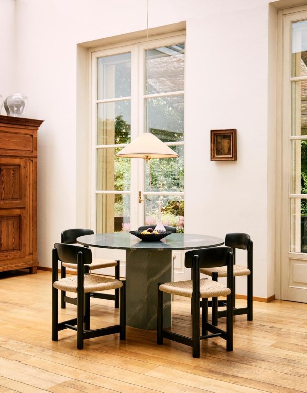 Gubi Daumiller stoel Black Pine