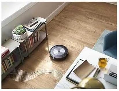 iRobot® Roomba® j7+ WLAN-fähiger Saugroboter mit automatischer Absaugstation, Kartierung und Zwei Gummibürsten für alle Böden -Objekterkennung und -vermeidung - Lernt und kartiert