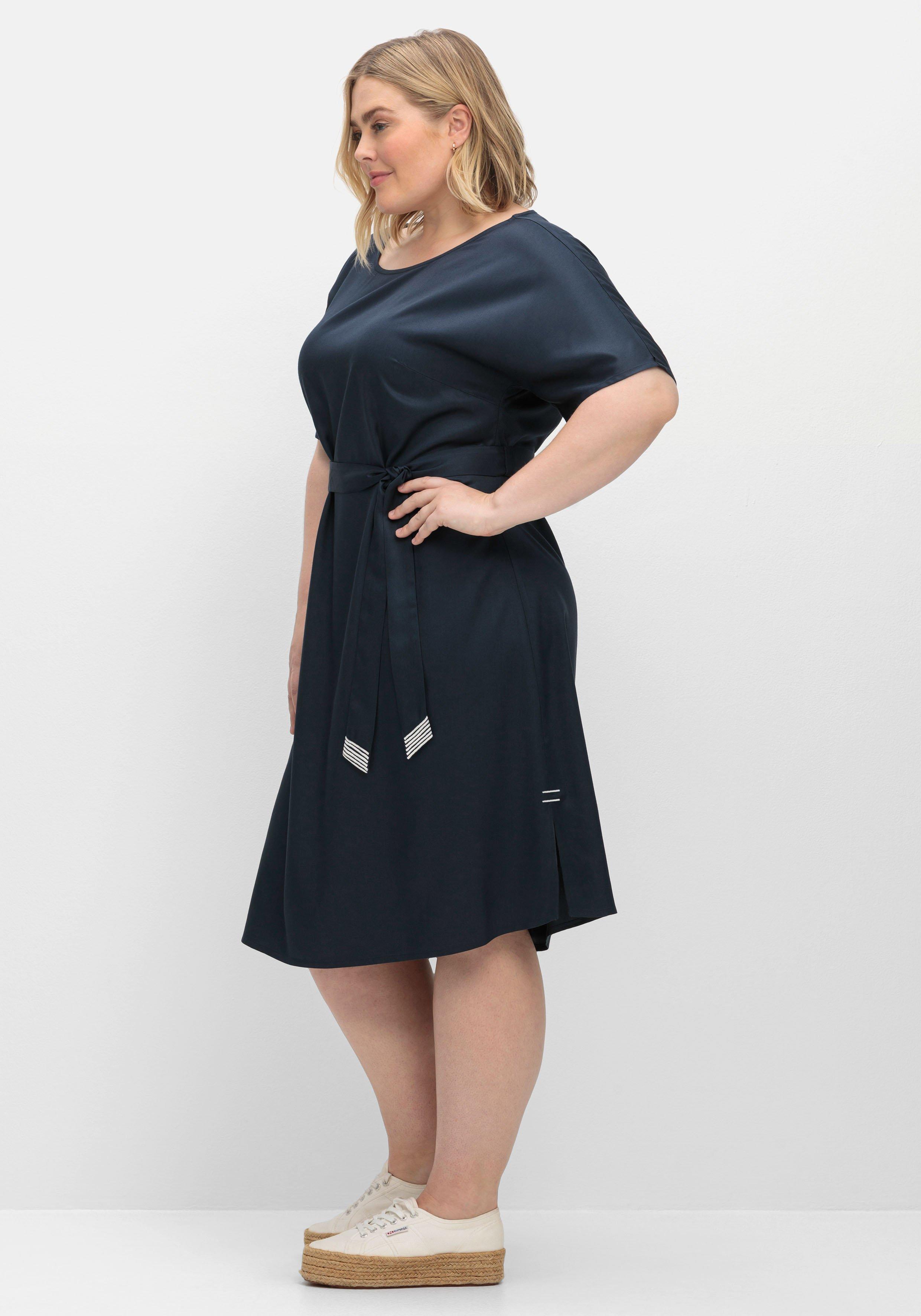 Kleid mit Bindegürtel, aus Viskose-Twill