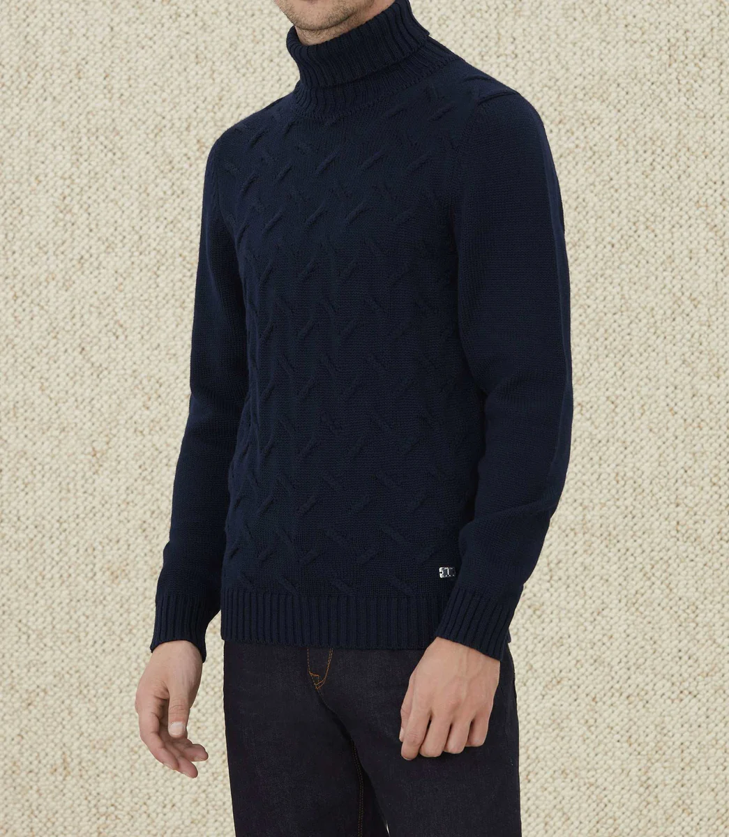 Pull col roulé à torsades marine