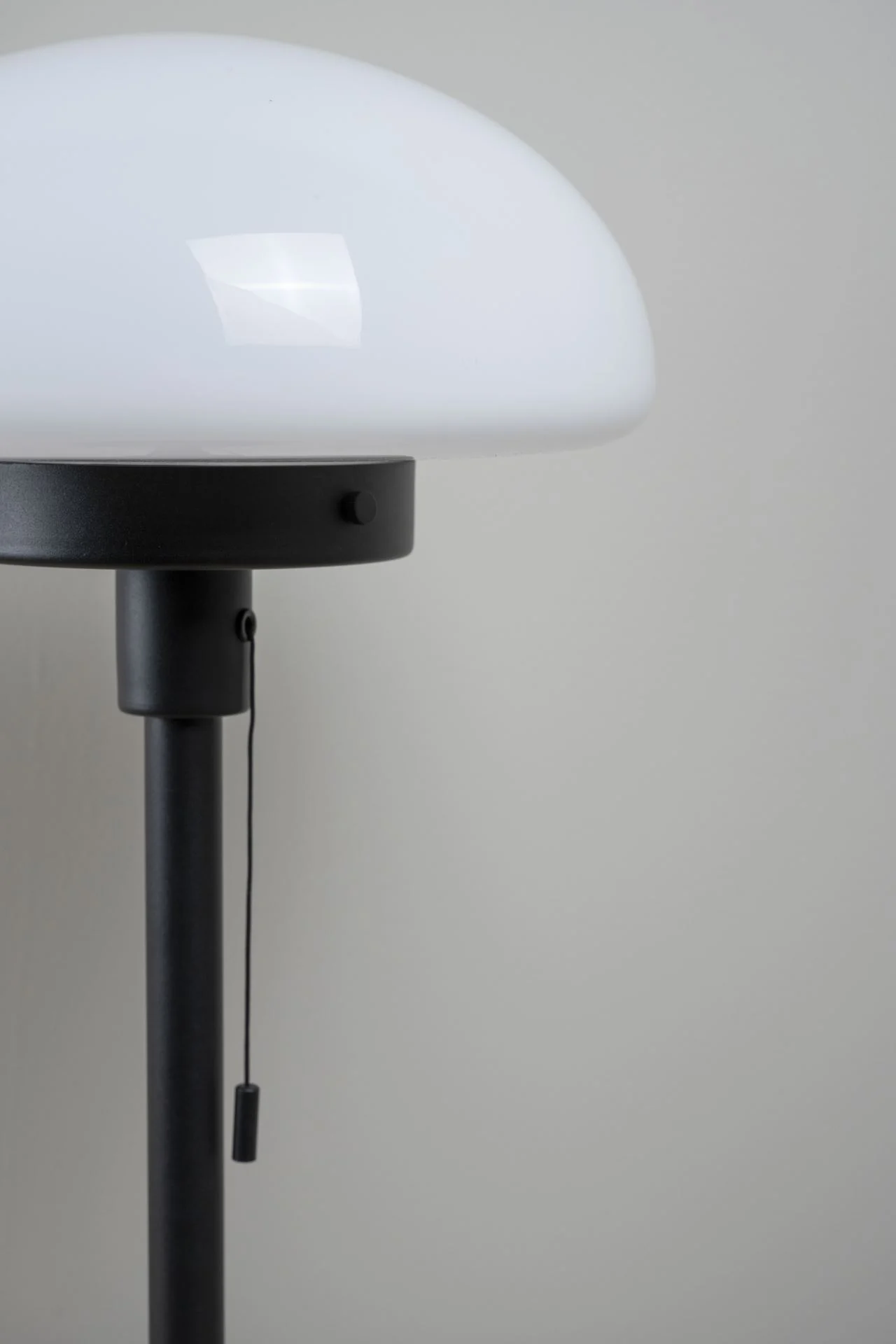 Bordlampe svart - 30,6x30,6x55 cm