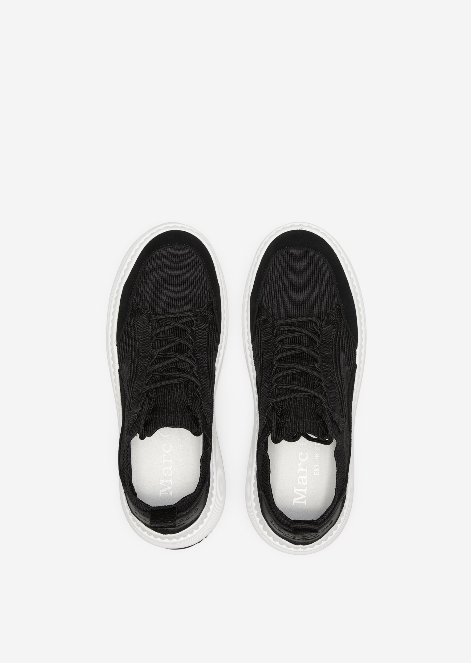 Sneaker mit atmungsaktiven Strickeinsätzen
