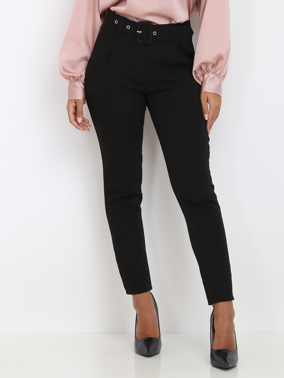 Pantalon à pinces ceinturé- Noir