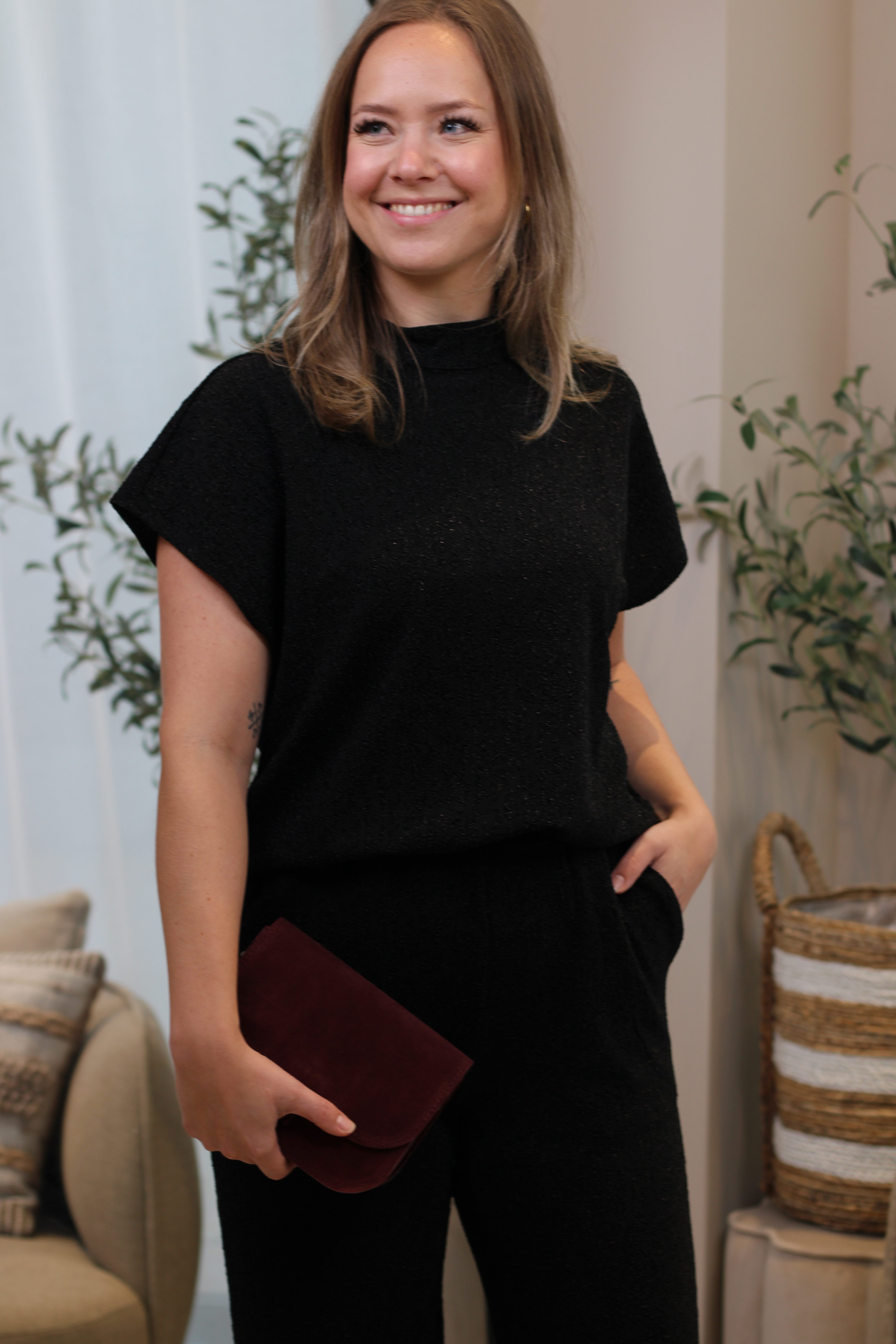 Culture - Akari Capsleeve - Black