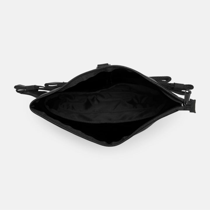 Bolsa transversal para caminhadas unissex na cor preta.