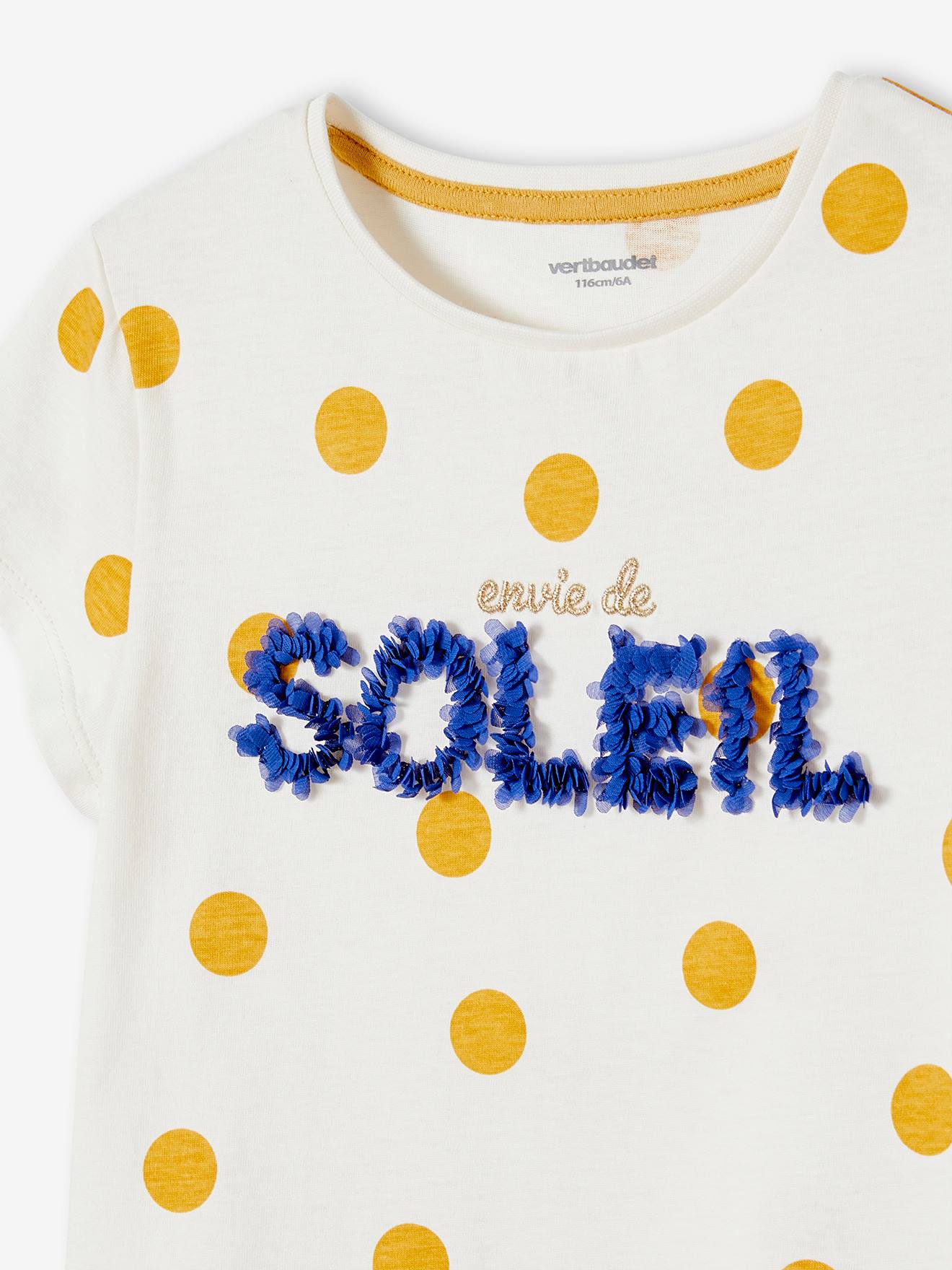 Camiseta infantil com estampa de flores em relevo, na cor off-white.