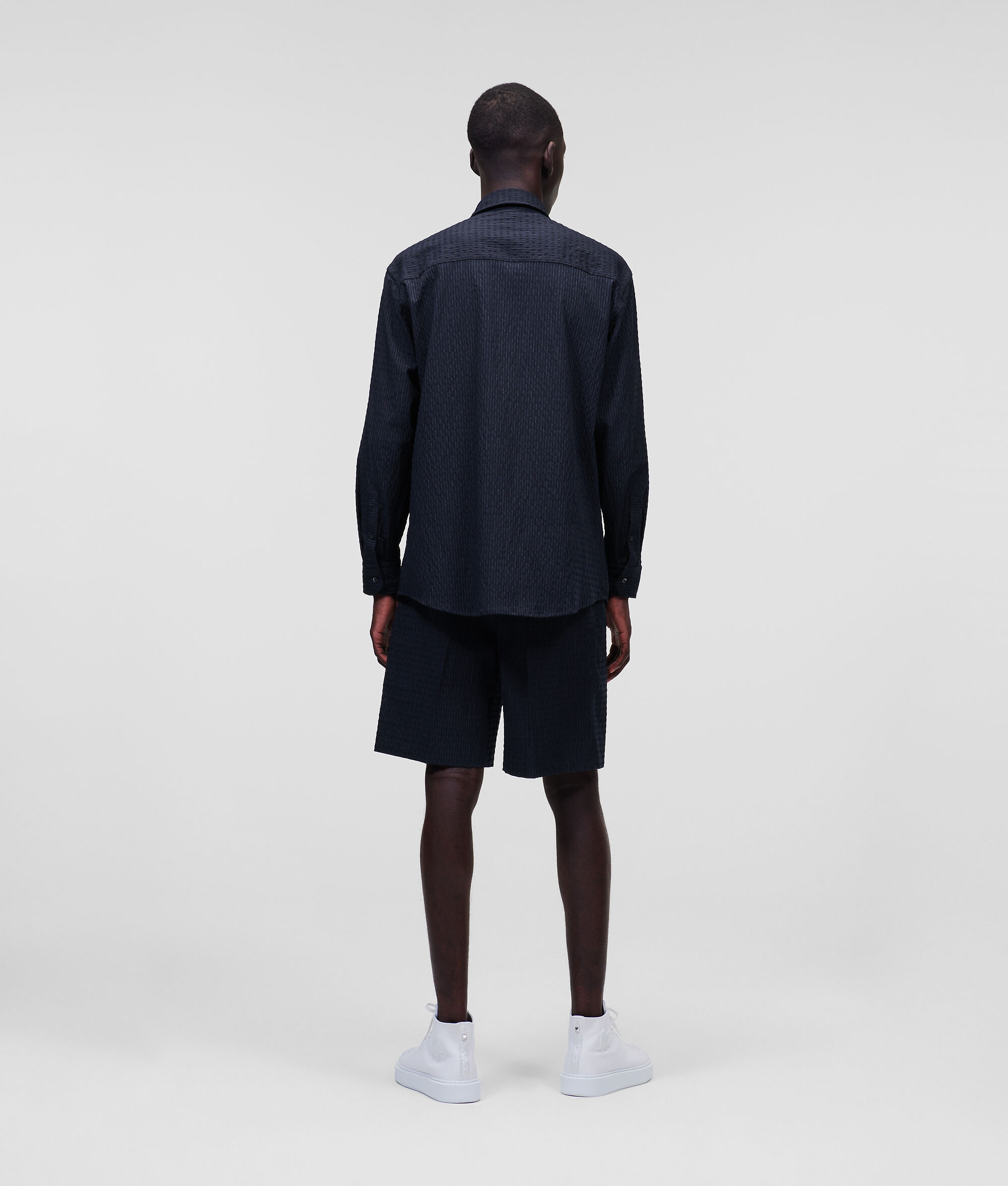 CHEMISE EN SEERSUCKER À FINES RAYURES