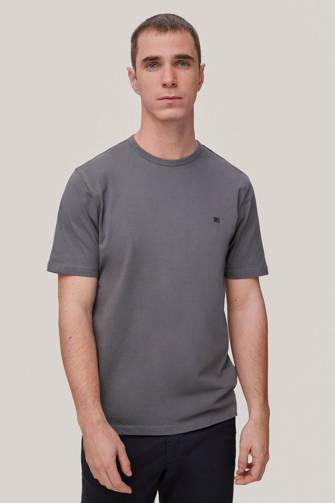 Camiseta básica - Cinza