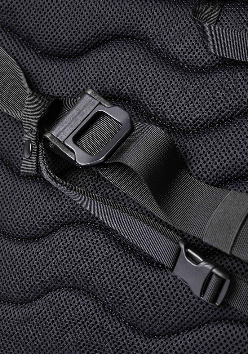 Sandqvist Schultertasche Stream Messenger Black
