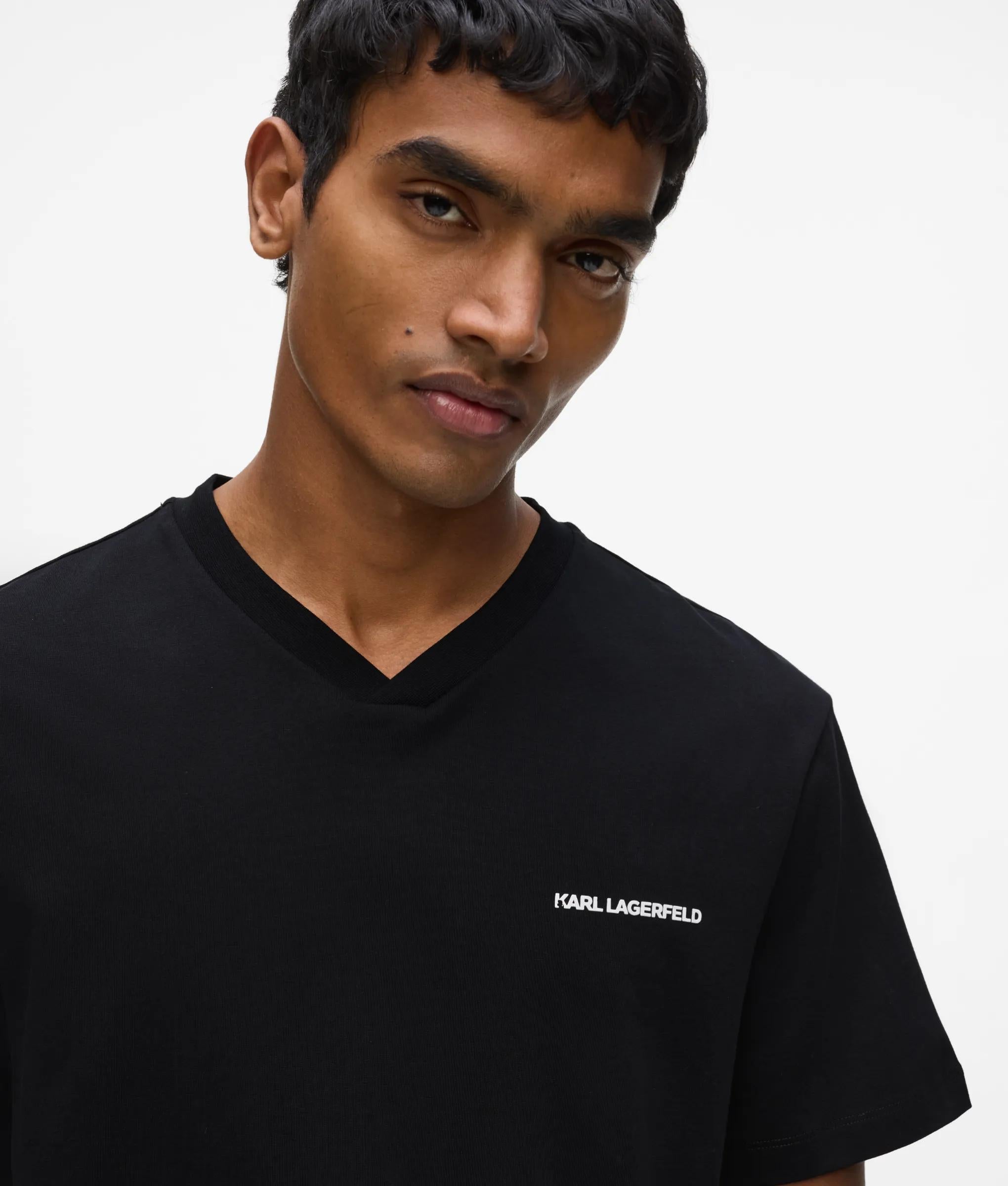 T-shirt met V-hals en logo