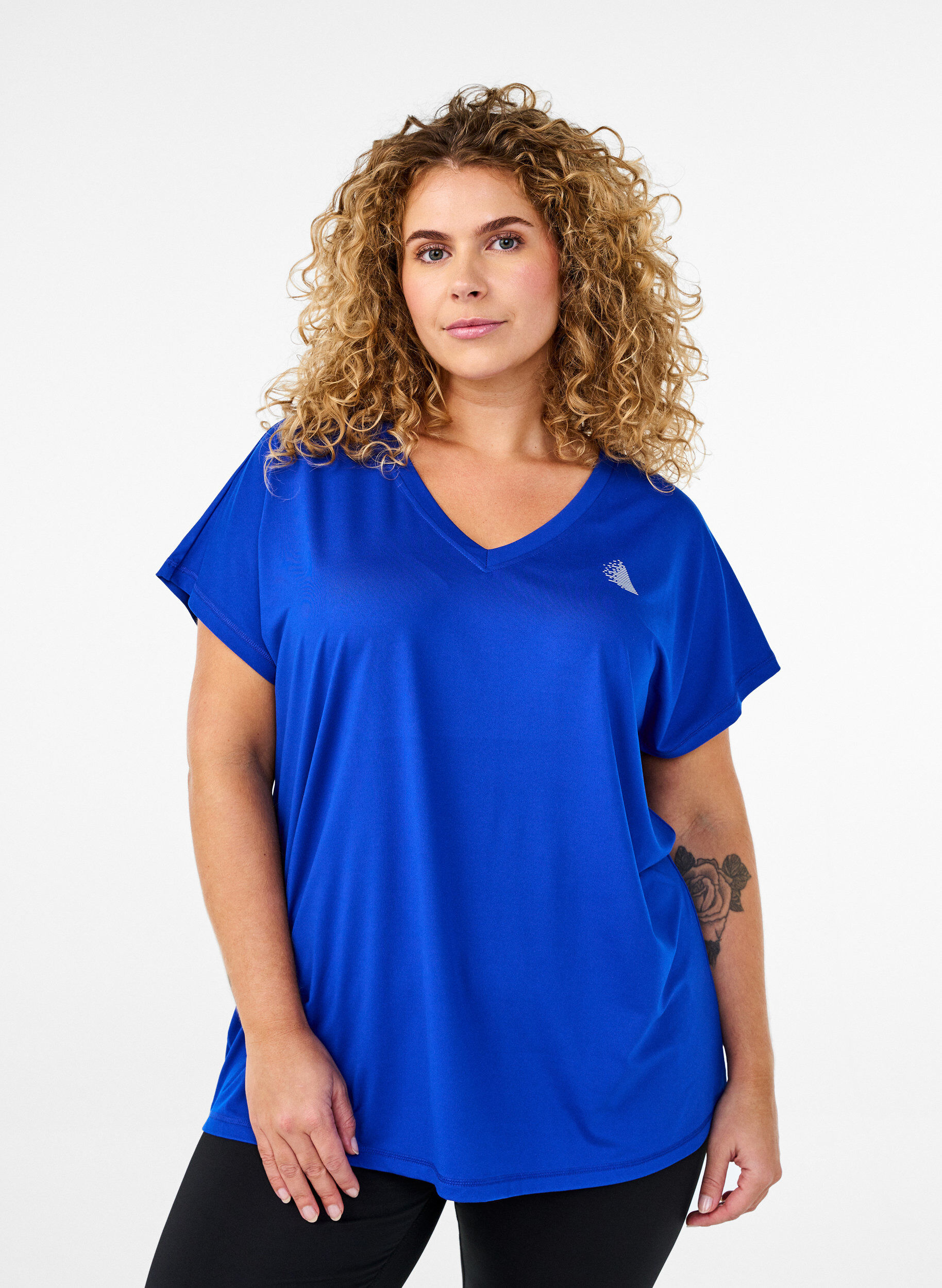 Løs trænings t-shirt med v-hals