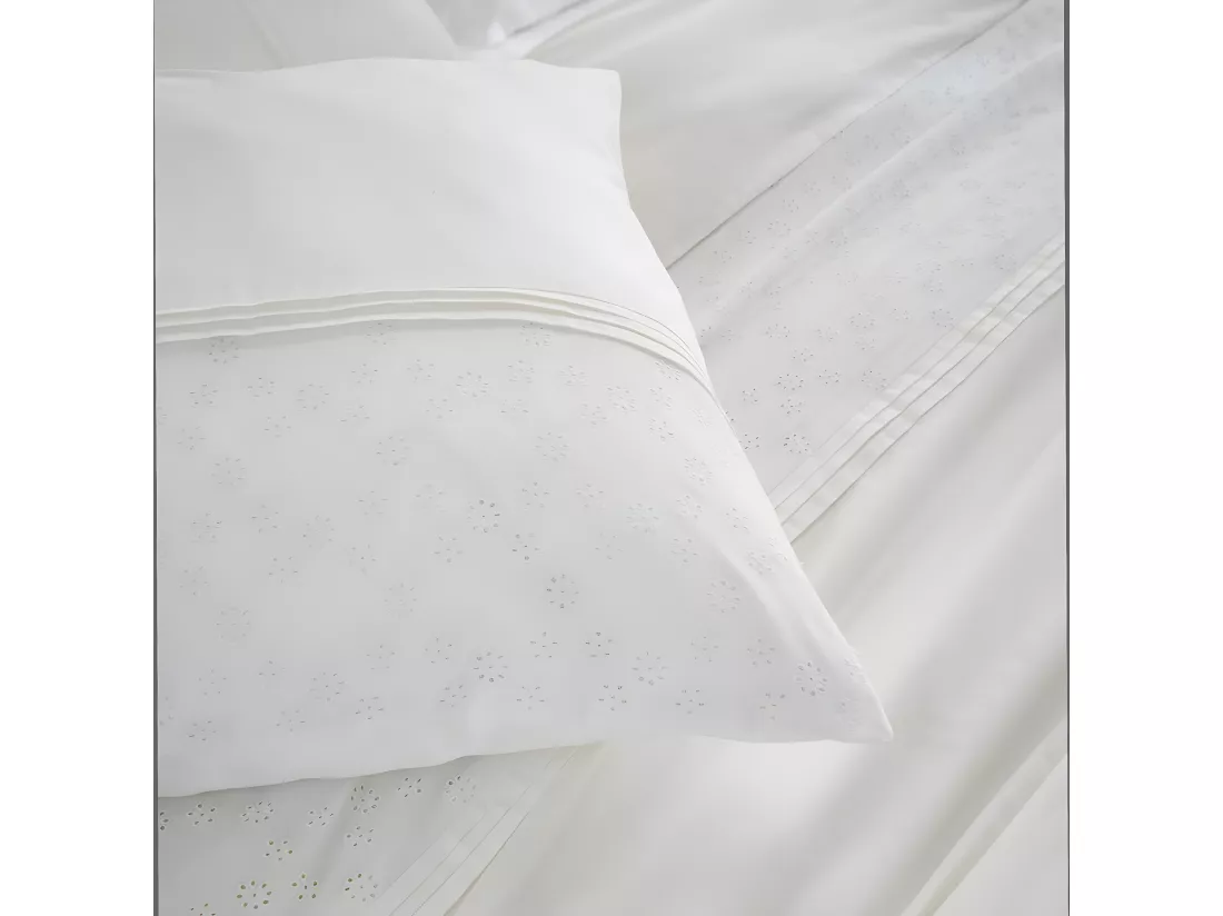 POLA - Taie d'Oreiller 50x70cm Coton Coloris Coco avec Détails Ajourés