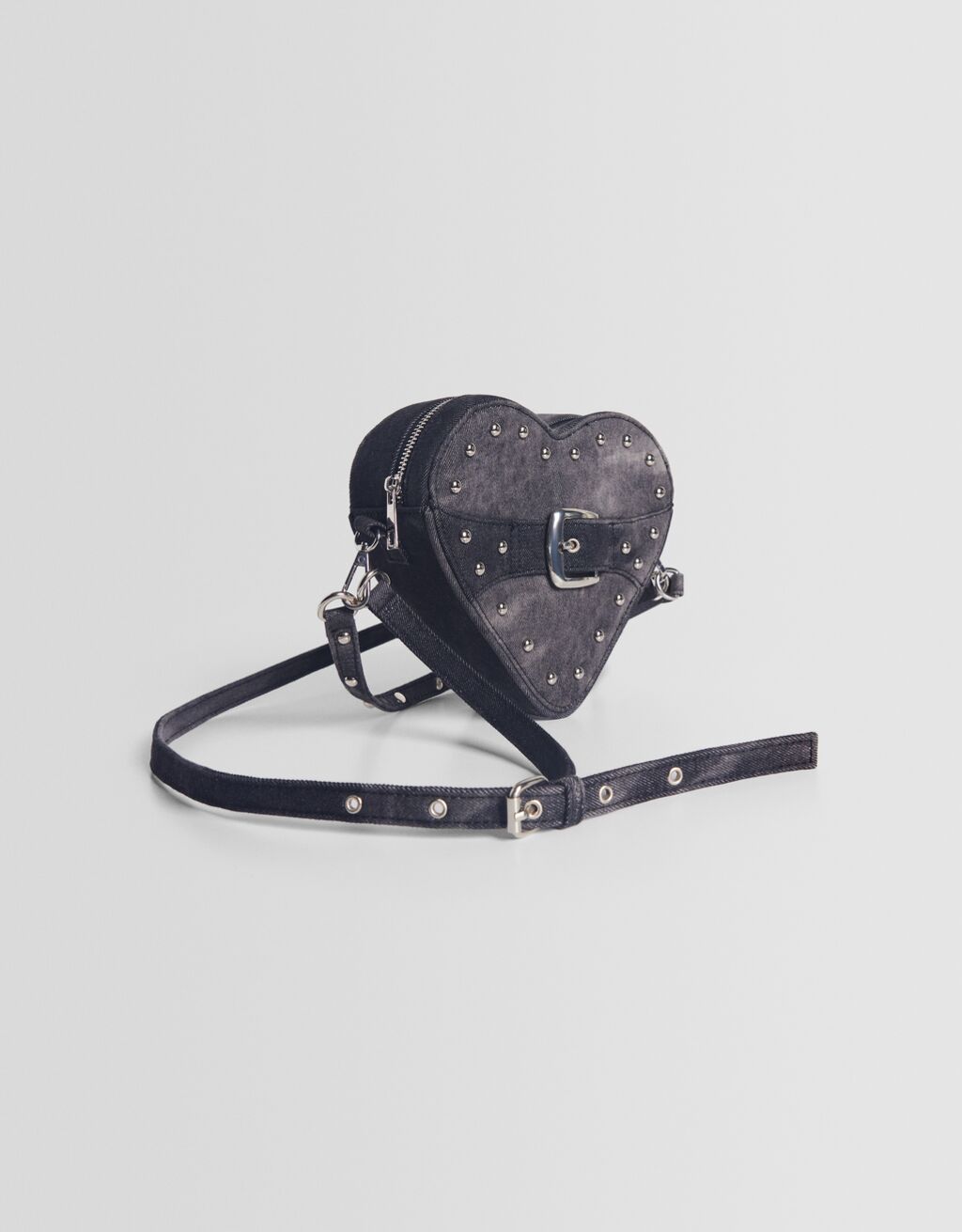 Bolsa transversal em jeans com estampa de coração