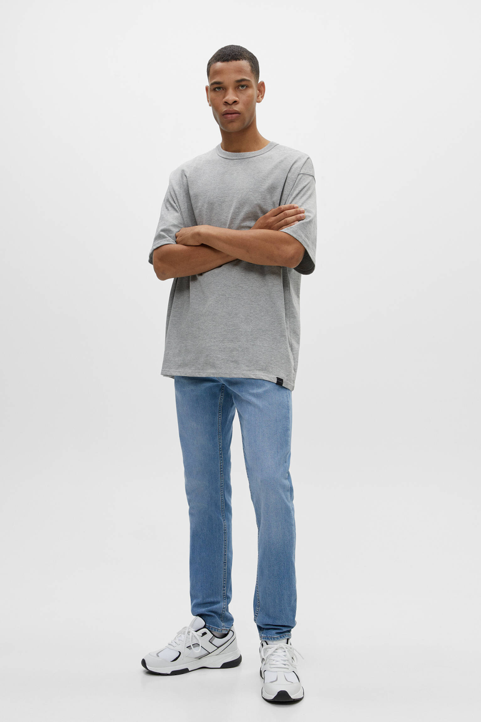 Calça jeans básica azul slim confortável - azul claro