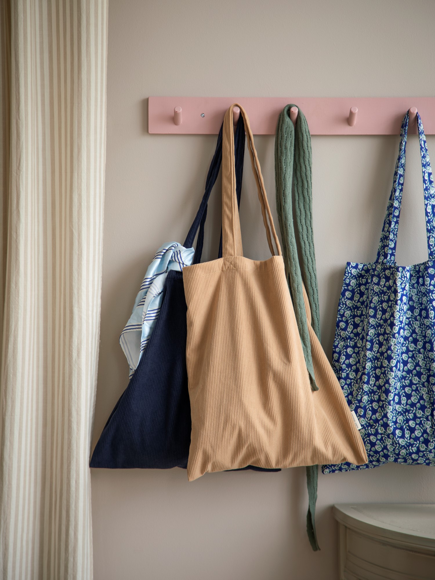 Mulepose | 25 x 23 cm. | Navy