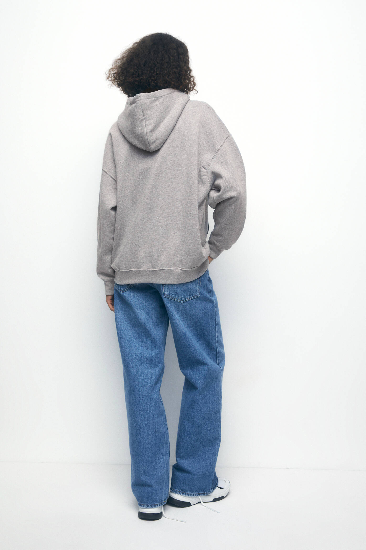 MOLETOM COM CAPUZ OVERSIZED - CINZA PESADO