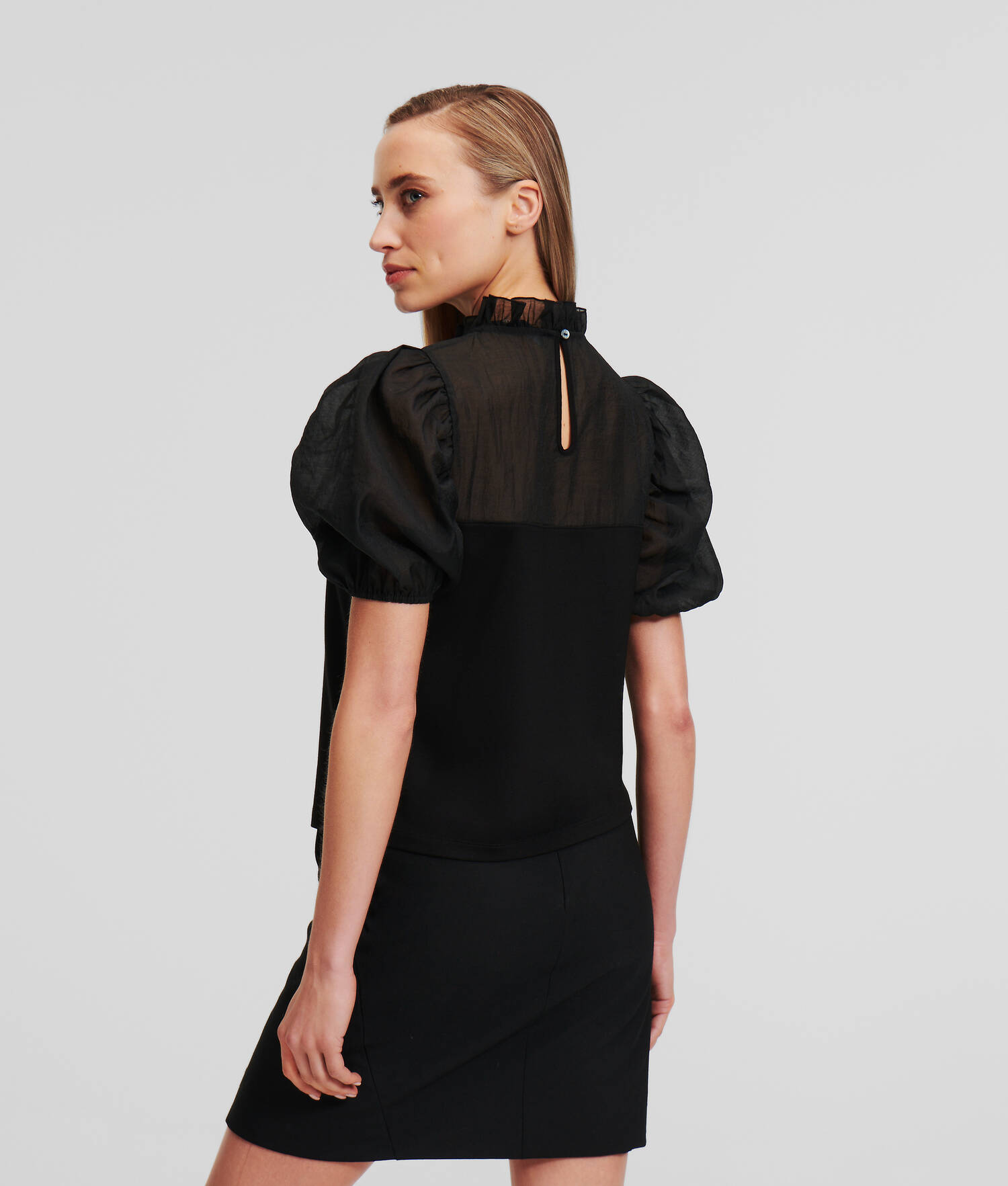 HAUT À EMPIÈCEMENT EN ORGANZA