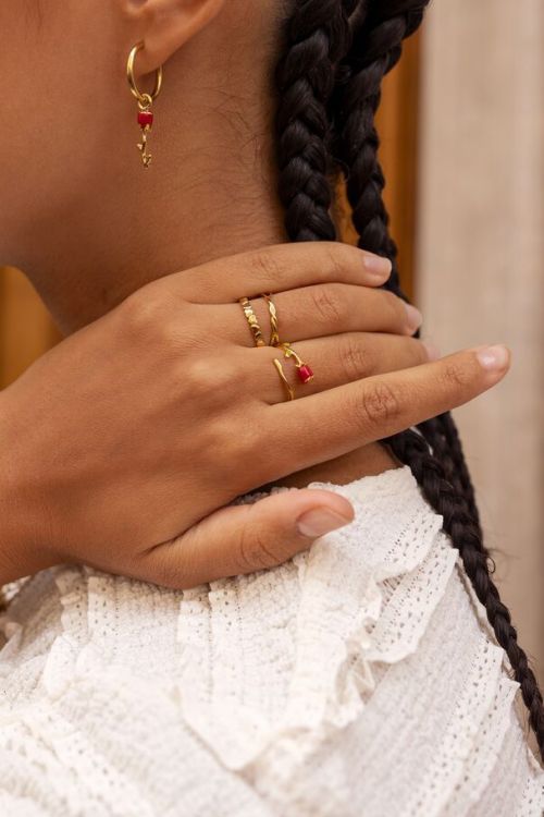 Vintage ring met gekleurde roos