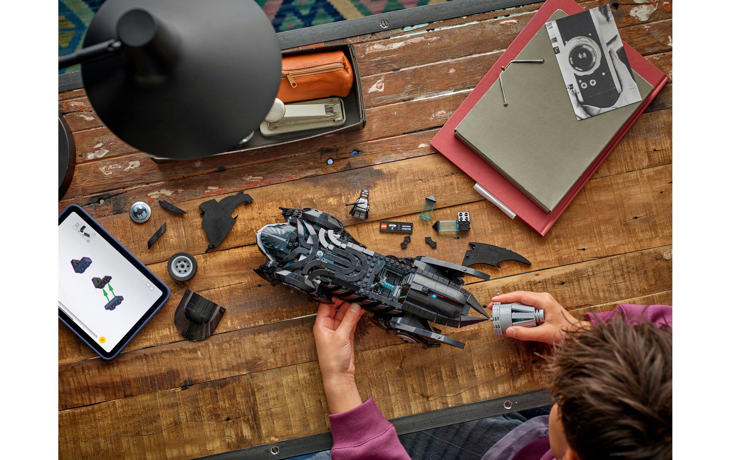 DC Batman Forever Batmobil 76304Superhelden-Spielzeug zum Bauen und Ausstellen