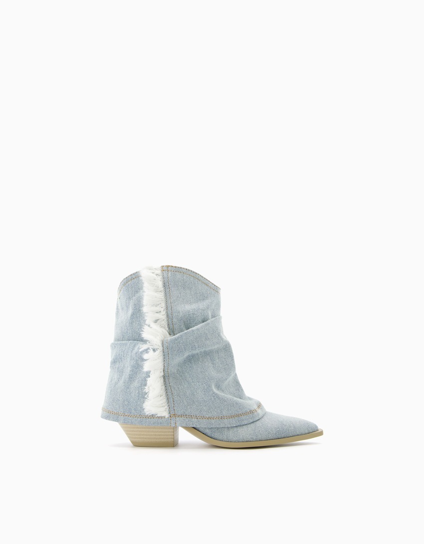 Botas de cano curto estilo cowboy com franjas