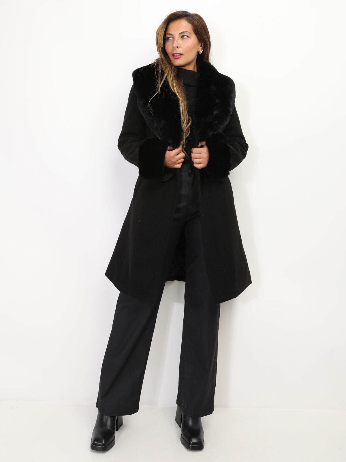 Manteau bi-matière à col et manches fourrés- Noir