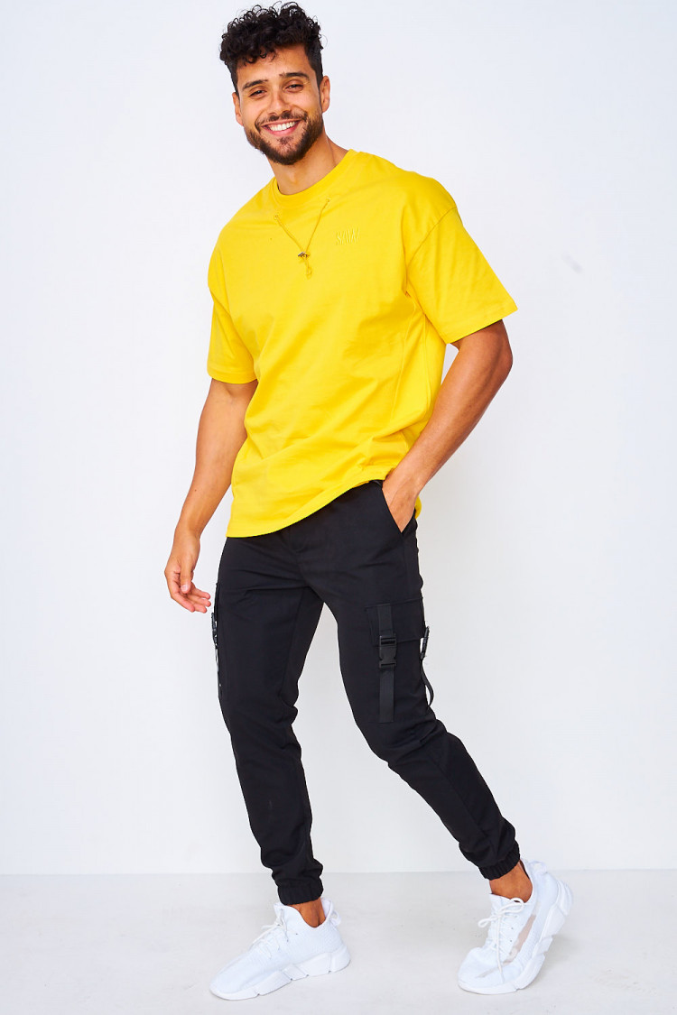 T-shirt jaune avec cordon au col