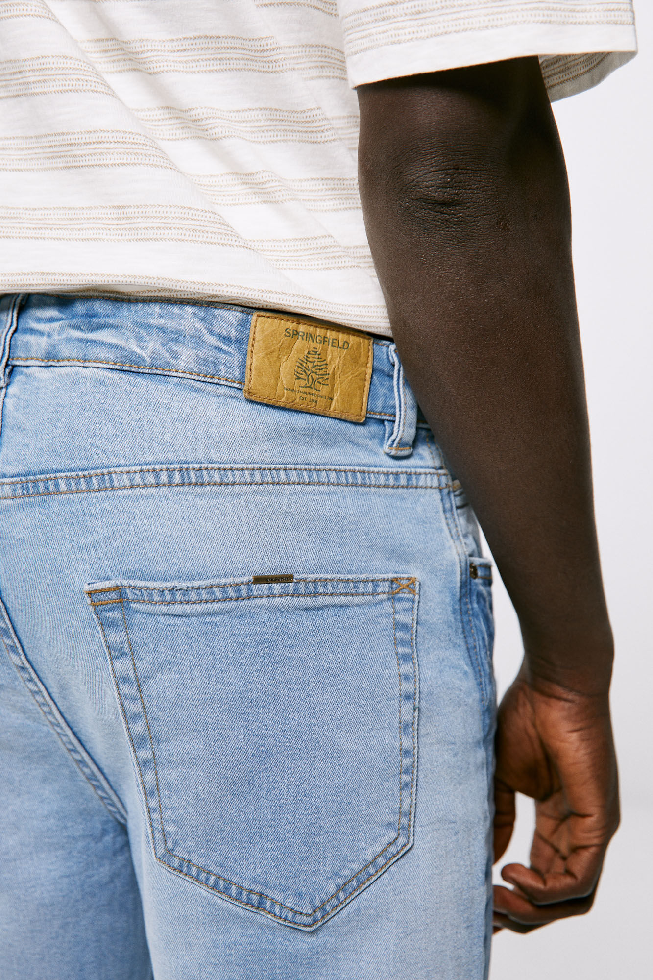 jeans de lavagem clara padrão