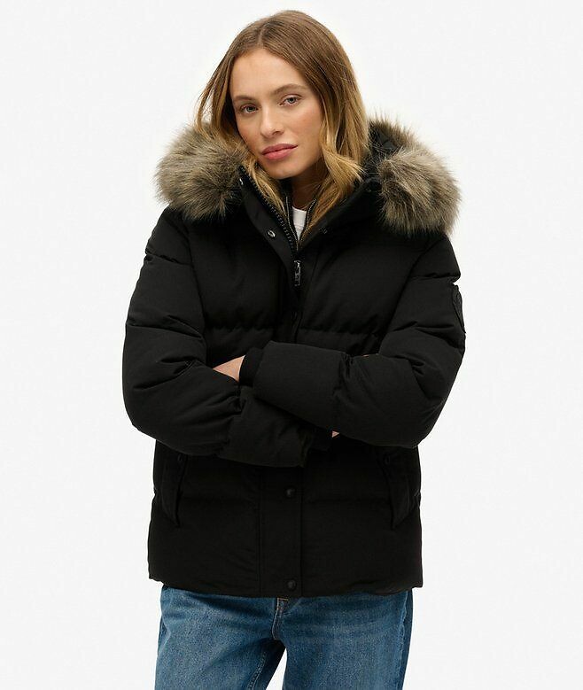SUPERDRY<br>Jaqueta curta de plumas com capuz de pele sintética