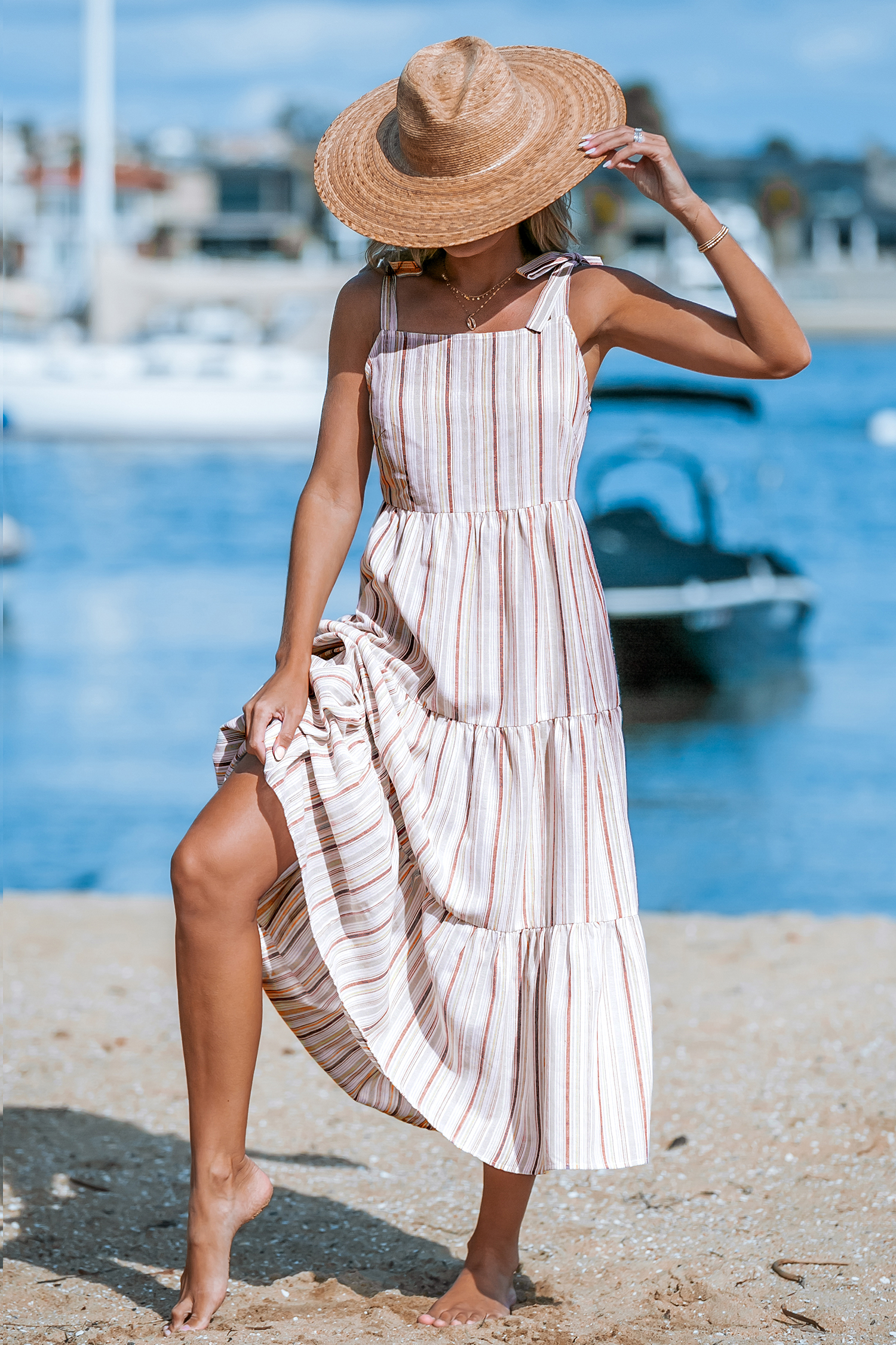 Robe maxi avec col carré et épaules à nouer à rayures