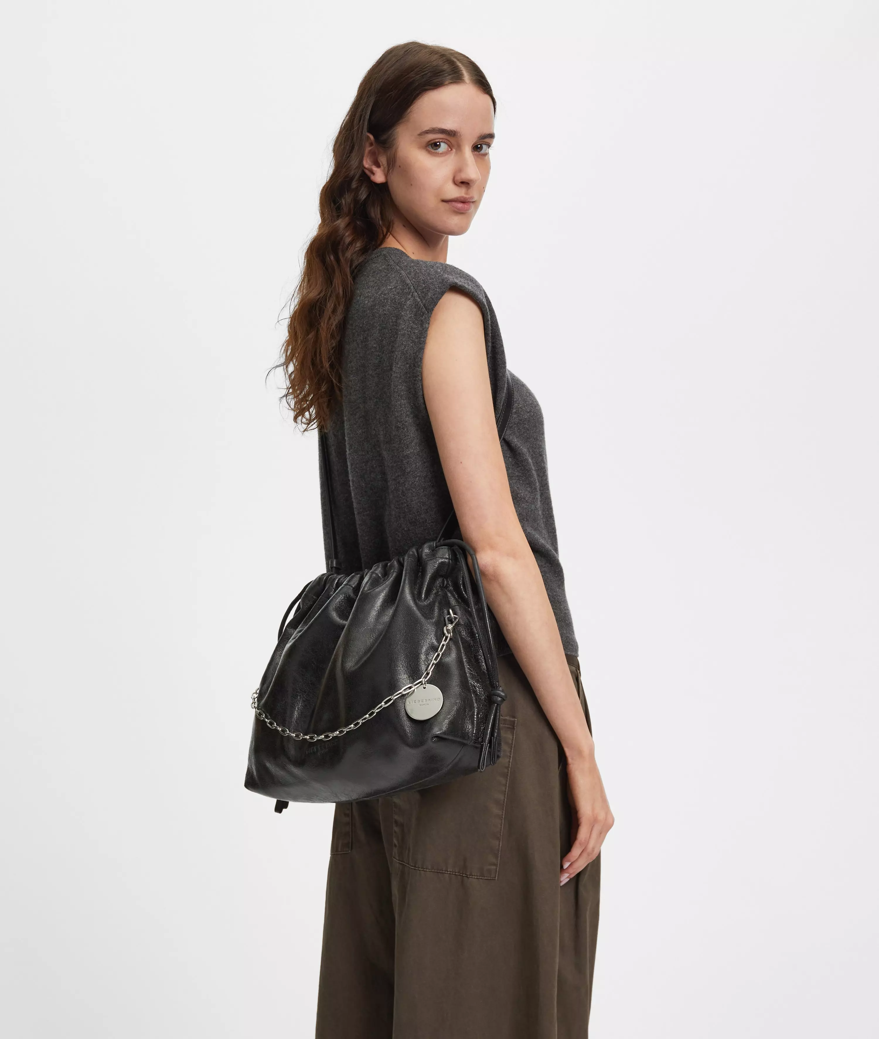 Lya II Pouch L Large pouch made of soft leather with crinkle effect