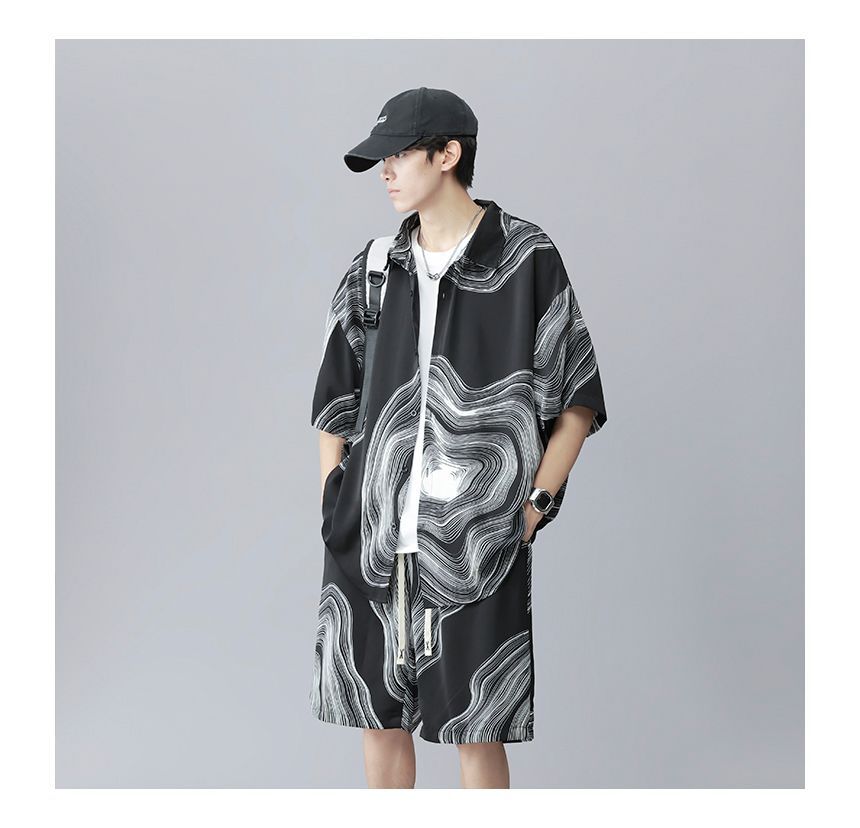 Diphon - Set: Shirt met korte mouwen, kraag en patroonprint + Shorts met trekkoord in de taille