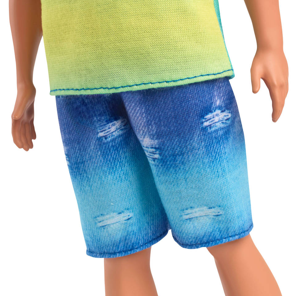 Ken fashionista pop met strandoutfit