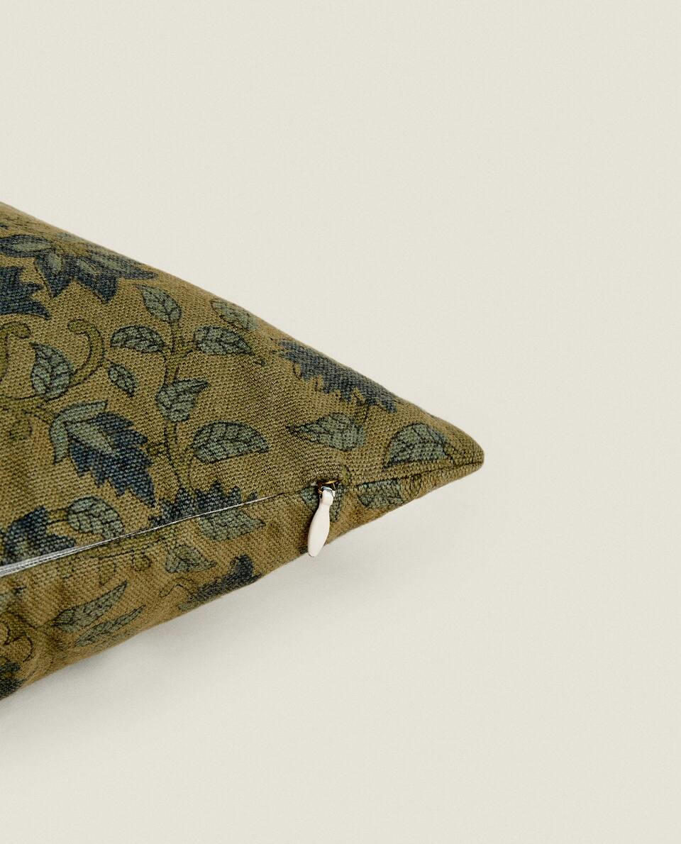CAPA DE ALMOFADA COM ESTAMPA FLORAL