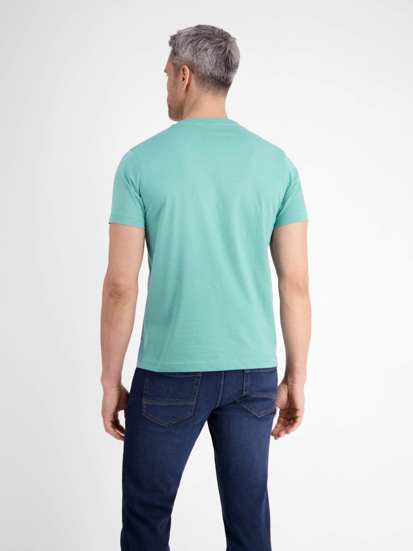 Basic T-Shirt mit Logostitck, unifarben