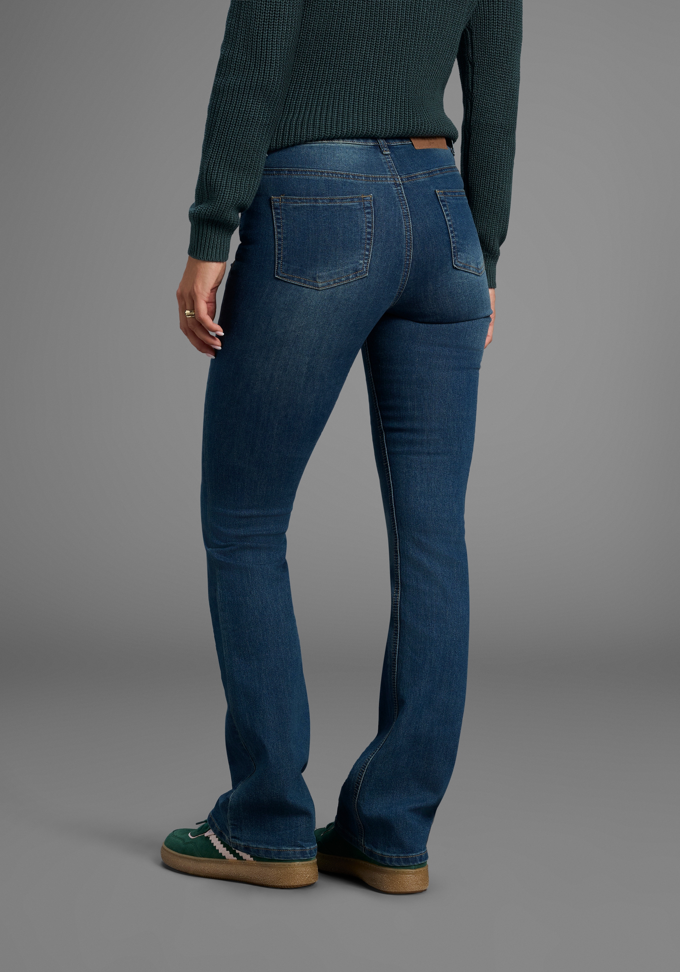 Arizona Bootcut-Jeans »Shaping«, elastische Passform,  Bootcut-Beinform,  Used-Waschung,  hohe Taille