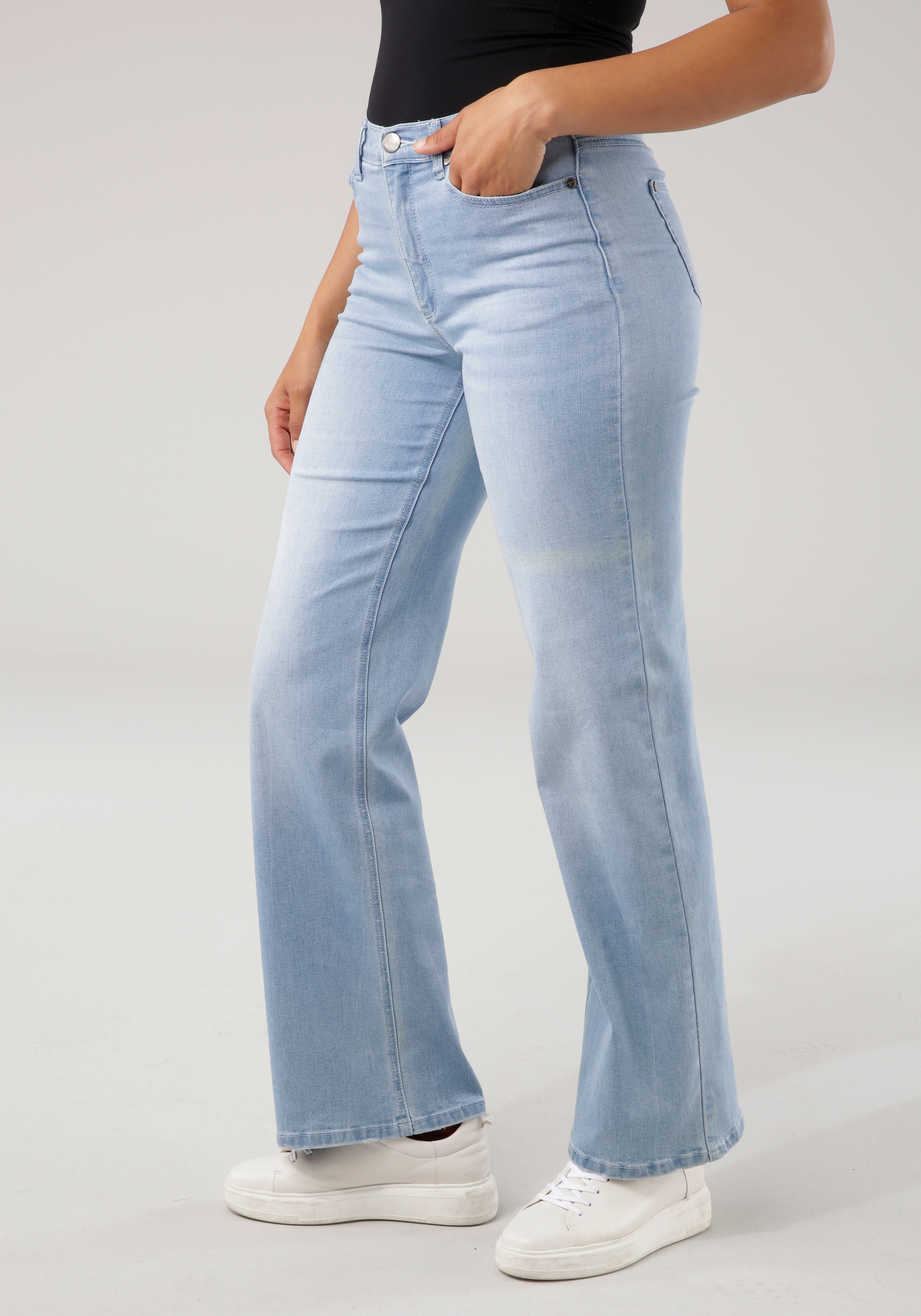 Tamaris Weite Jeans , figurbetonte Passform,  mit Eingrifftaschen,  hohe Leibhöhe